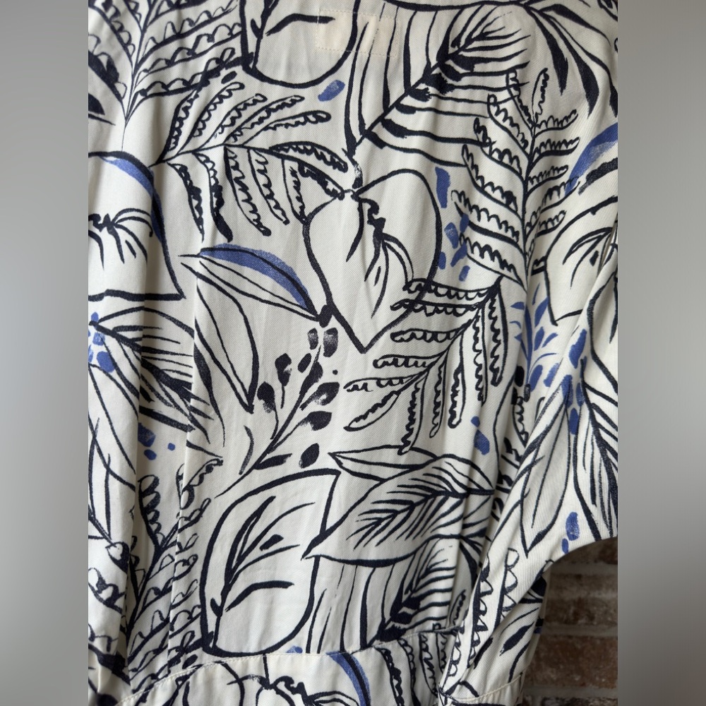 Marine Layer Classic Floral Print Dress in Deep V-Neck Button up soft - Picture 9 of 16